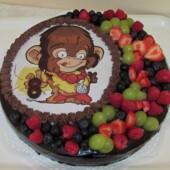 Pařížský dort s ovocem a opičkou